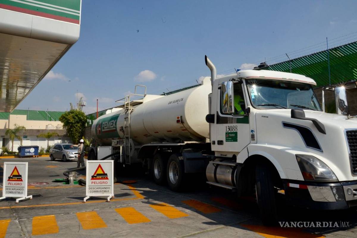 Canacar ofrece a Pemex transportar gasolina si gobiernos brindan seguridad