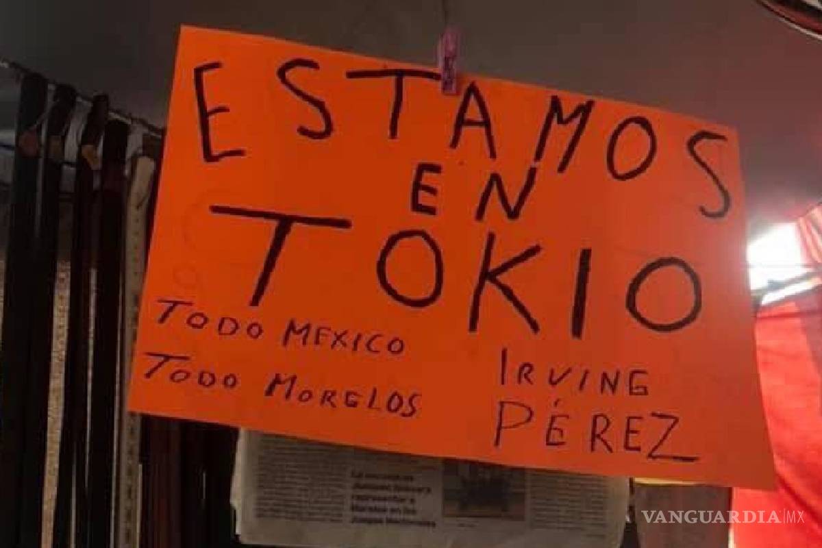 Desde puesto ambulante, abuelo apoya a triatleta mexicano en Tokio 2020
