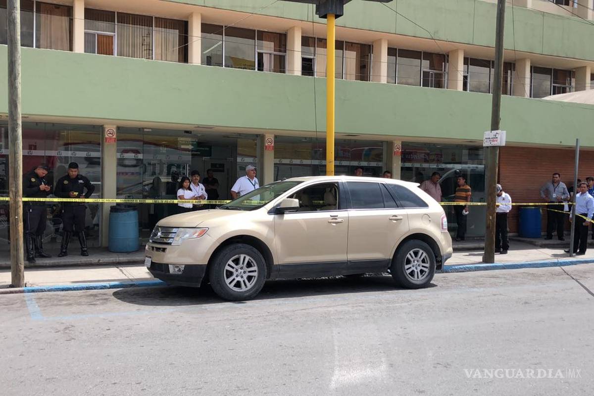 Fallece hombre en la entrada de Urgencias del IMSS Saltillo