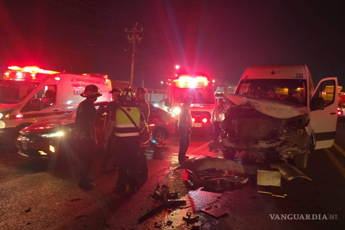Un saldo de 12 lesionados deja un choque entre un tráiler y cuatro vehículos, en Nuevo León