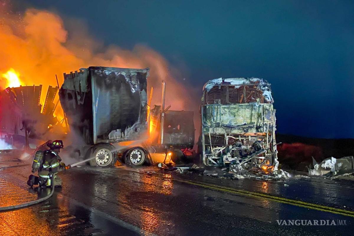 Mueren dos hombres calcinados tras impactarse en libramiento Norponiente