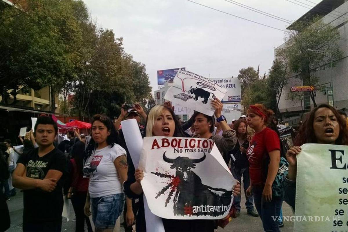Activistas protestan contra corrida de toros