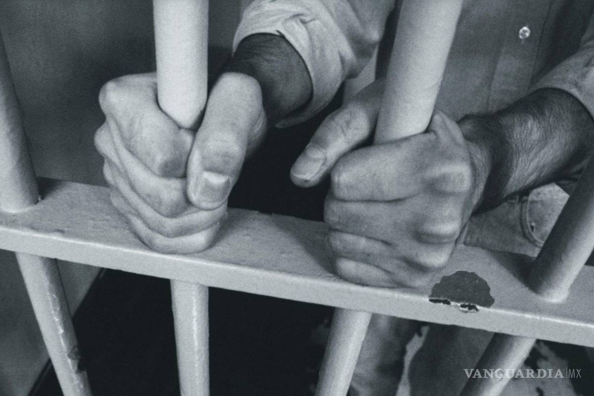 Sentencian a 12 años a hombre por transporte de 16 migrantes, en Nuevo León