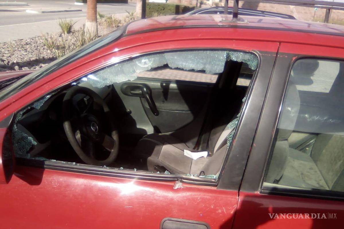 ‘Supuestos’ policías detienen a pareja a balazos en Torreón