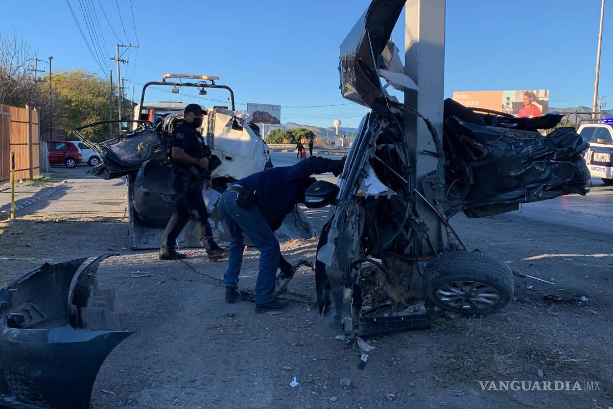 Parte su auto en dos tras fuerte accidente en la Saltillo-Monterrey