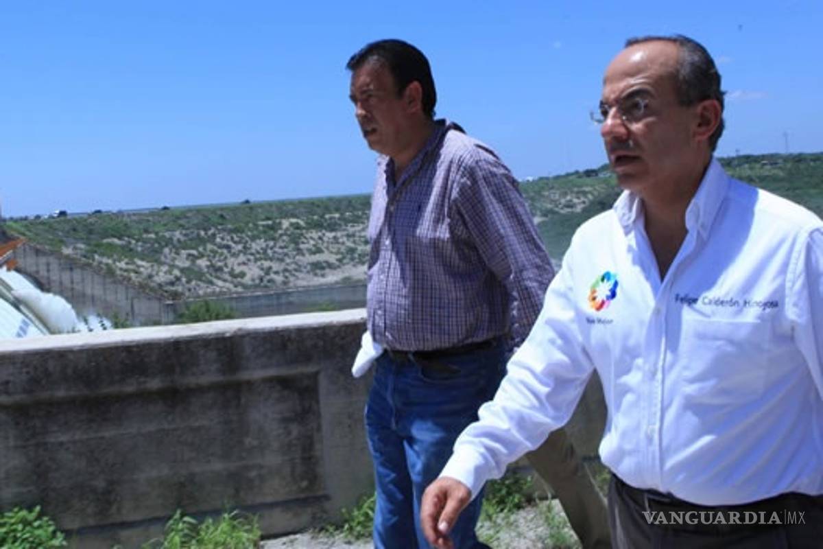 Felipe Calderón retuitea 4 veces detención de Humberto Moreira... su gobierno lo exonera