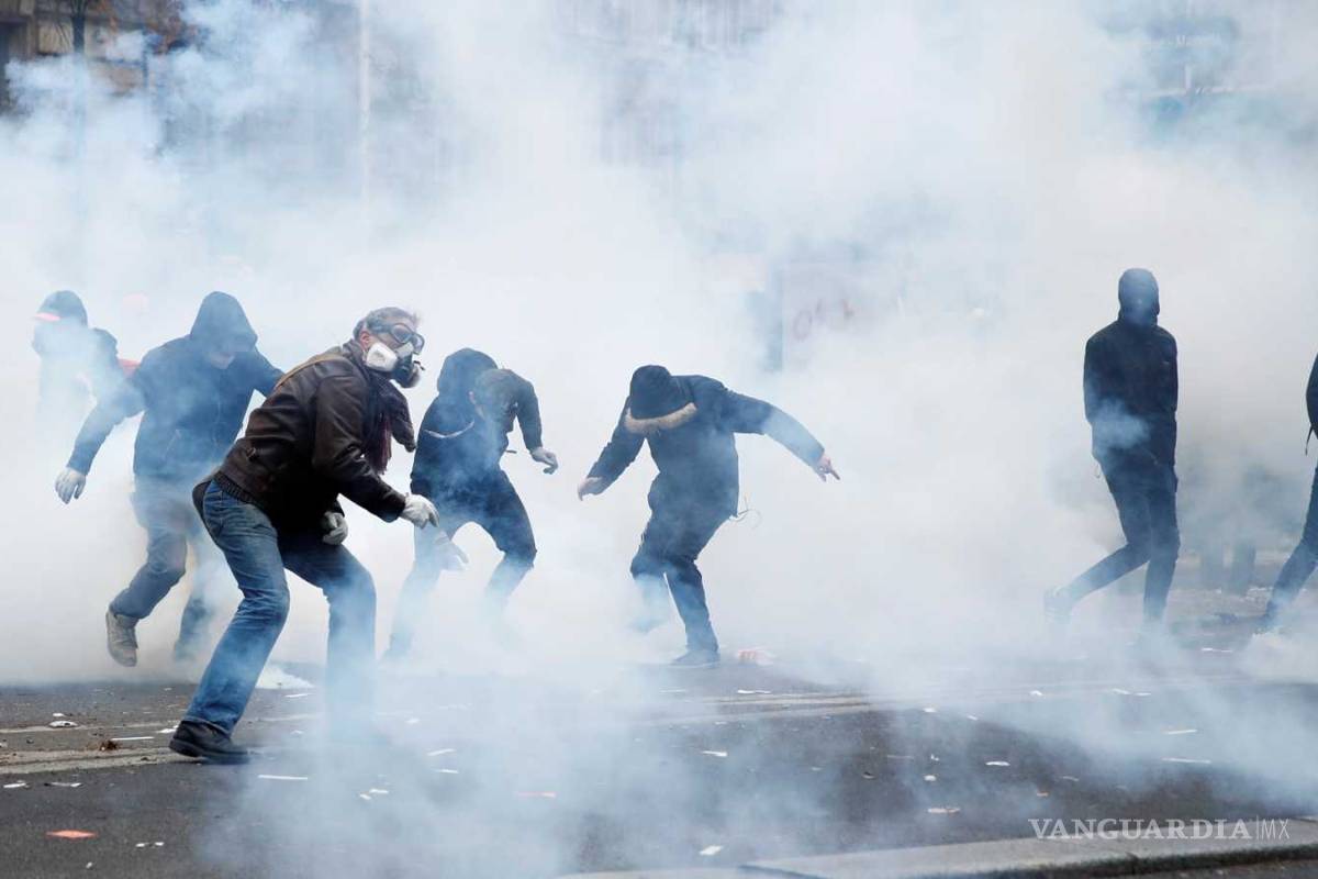 París paralizada y en caos... no habrá transporte hasta el lunes por huelga y manifestaciones en Francia (En vivo)