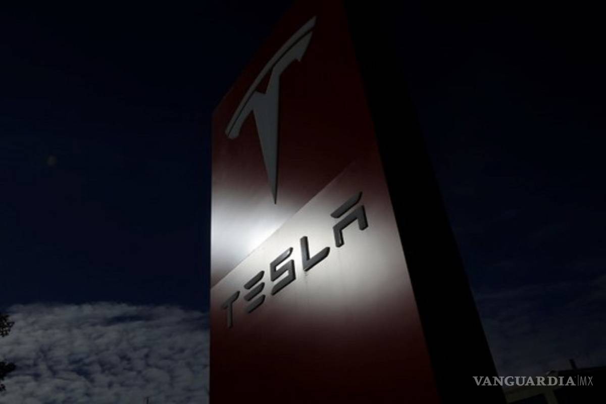 Tesla se desploma en bolsa, cae casi un 13% tras anunciar miles de despidos