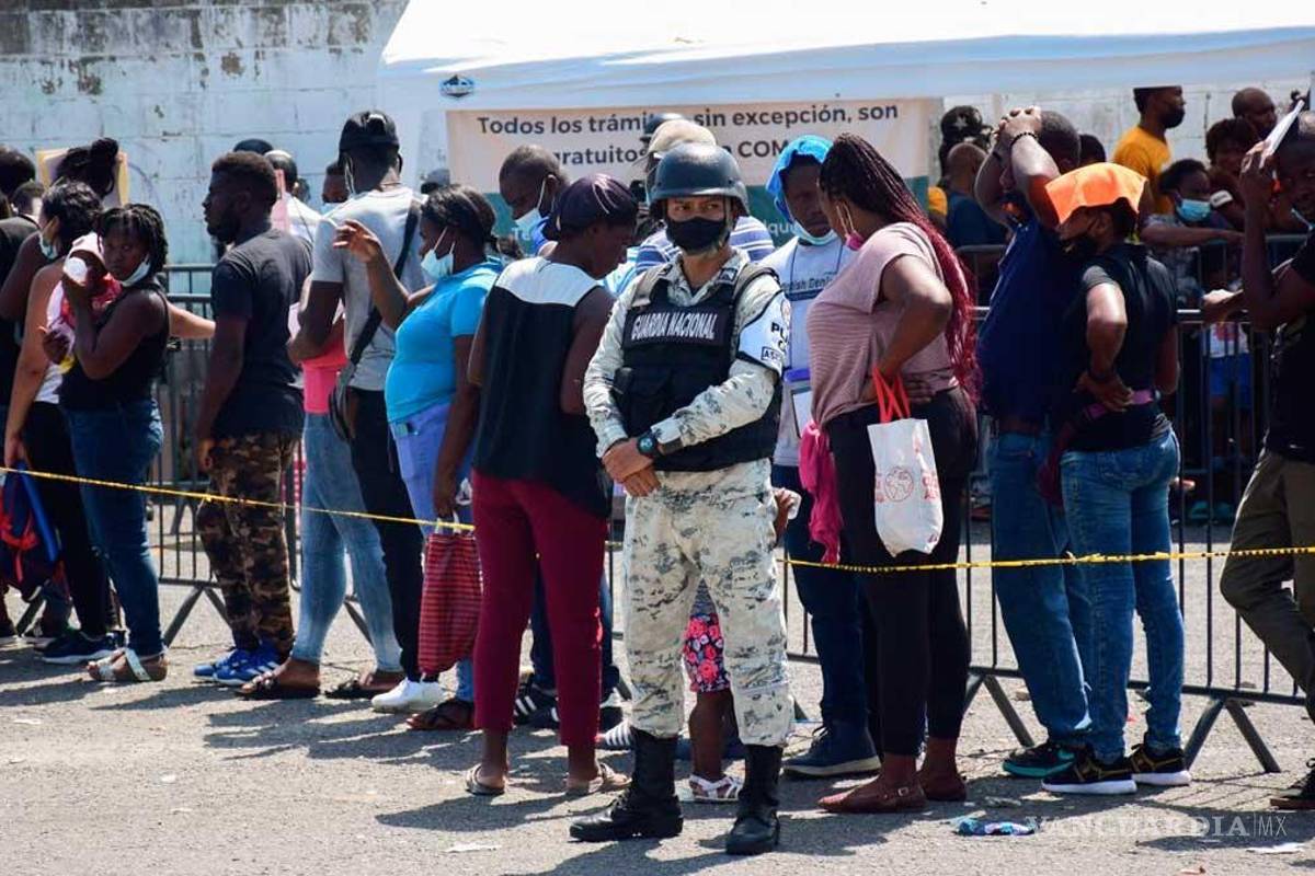 Llegan más migrantes a la frontera México-EU, animados por la reapertura