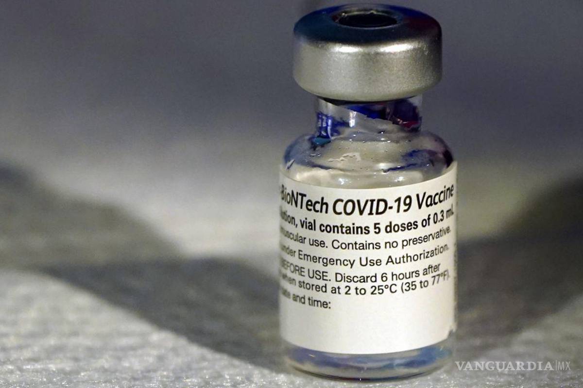 Pfizer admite que no probó la capacidad de su vacuna contra COVID-19 antes de que ingresara al mercado