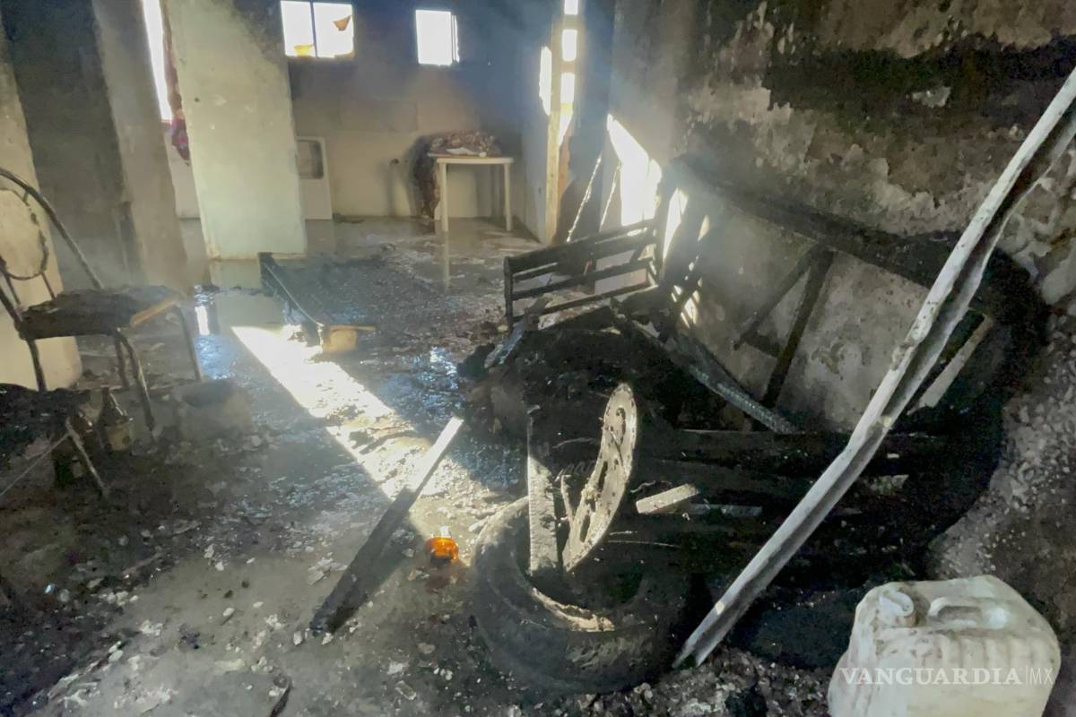 Incendio arrasa con departamento en Las Isabeles, al sur de Saltillo; vecinos alertan a los bomberos