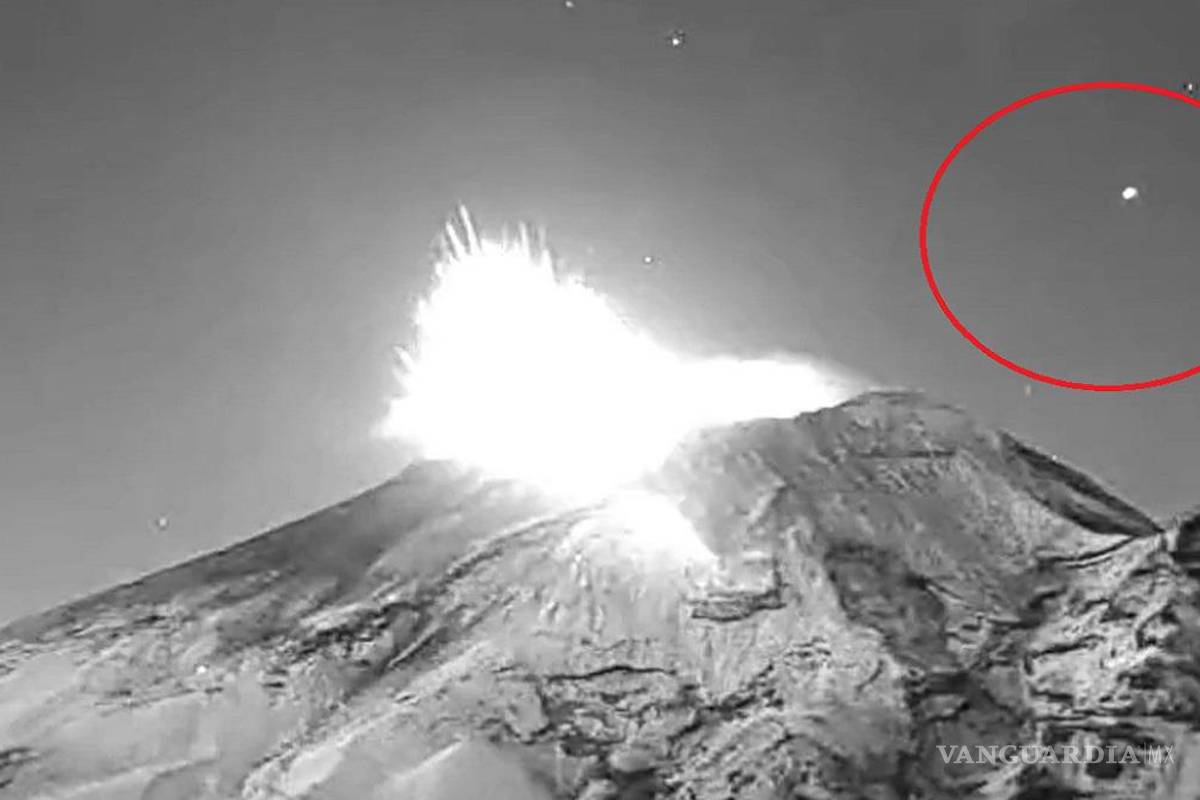 ¿Es una señal?... OVNI es captado al momento de explosión del volcán Popocatépetl (video)