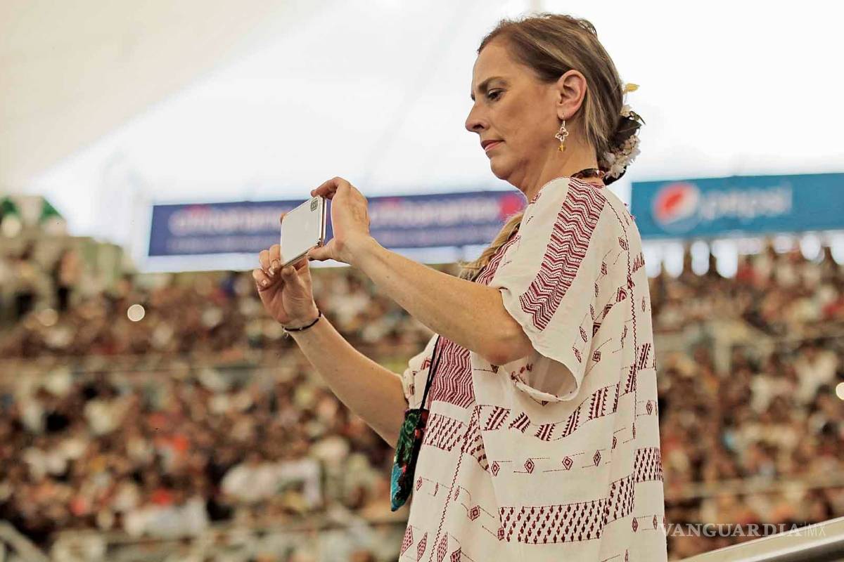 Tras polémico tuit, ofrece disculpa Beatriz Gutiérrez