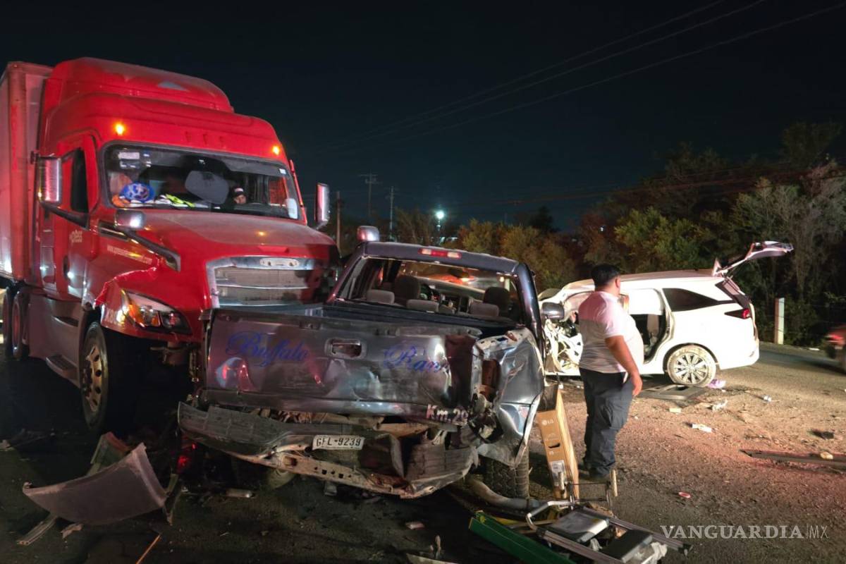 Un saldo de 12 lesionados deja un choque entre un tráiler y cuatro vehículos, en Nuevo León