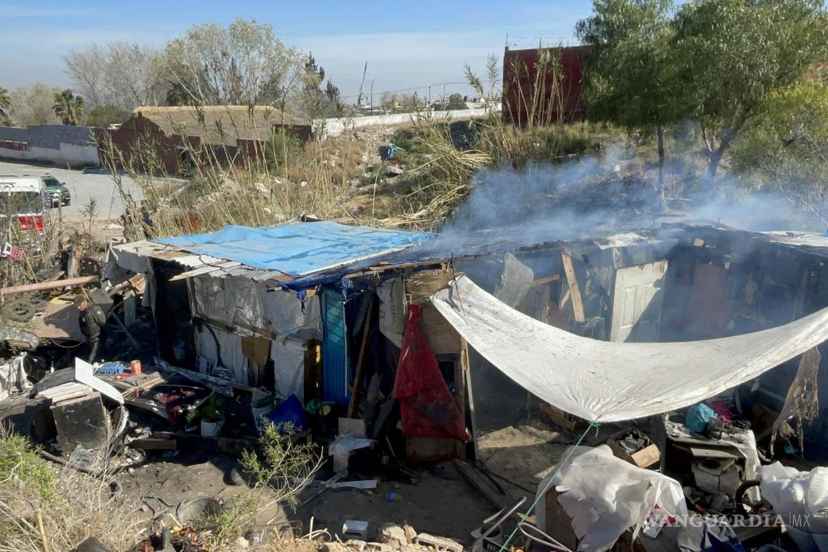 Incendio devasta tejabán al sur de Saltillo; se sospecha que encendedor pudo iniciar el fuego