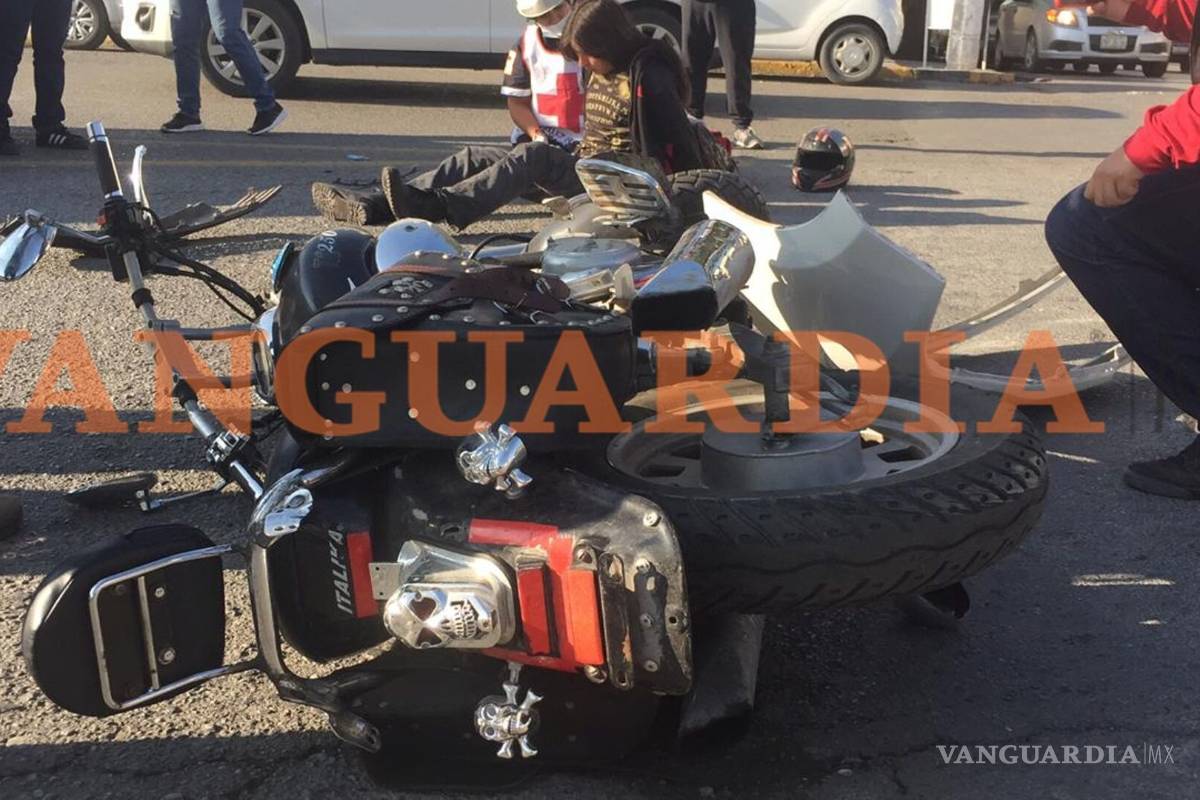 Conductora impacta a estudiante de Químicas en Saltillo que iba a bordo de su motocicleta
