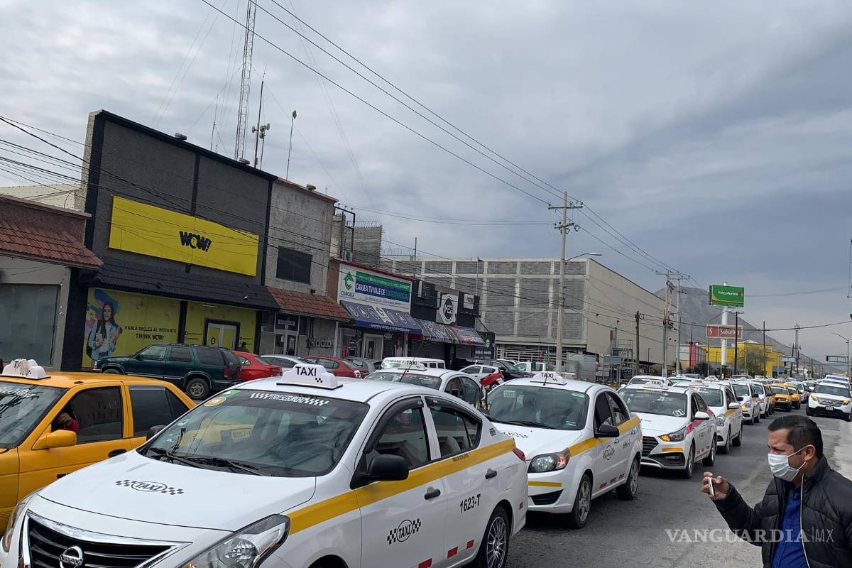 Protestan taxistas de Saltillo exigiendo estímulos fiscales; piden cumplir acuerdos por InDriver y DiDi