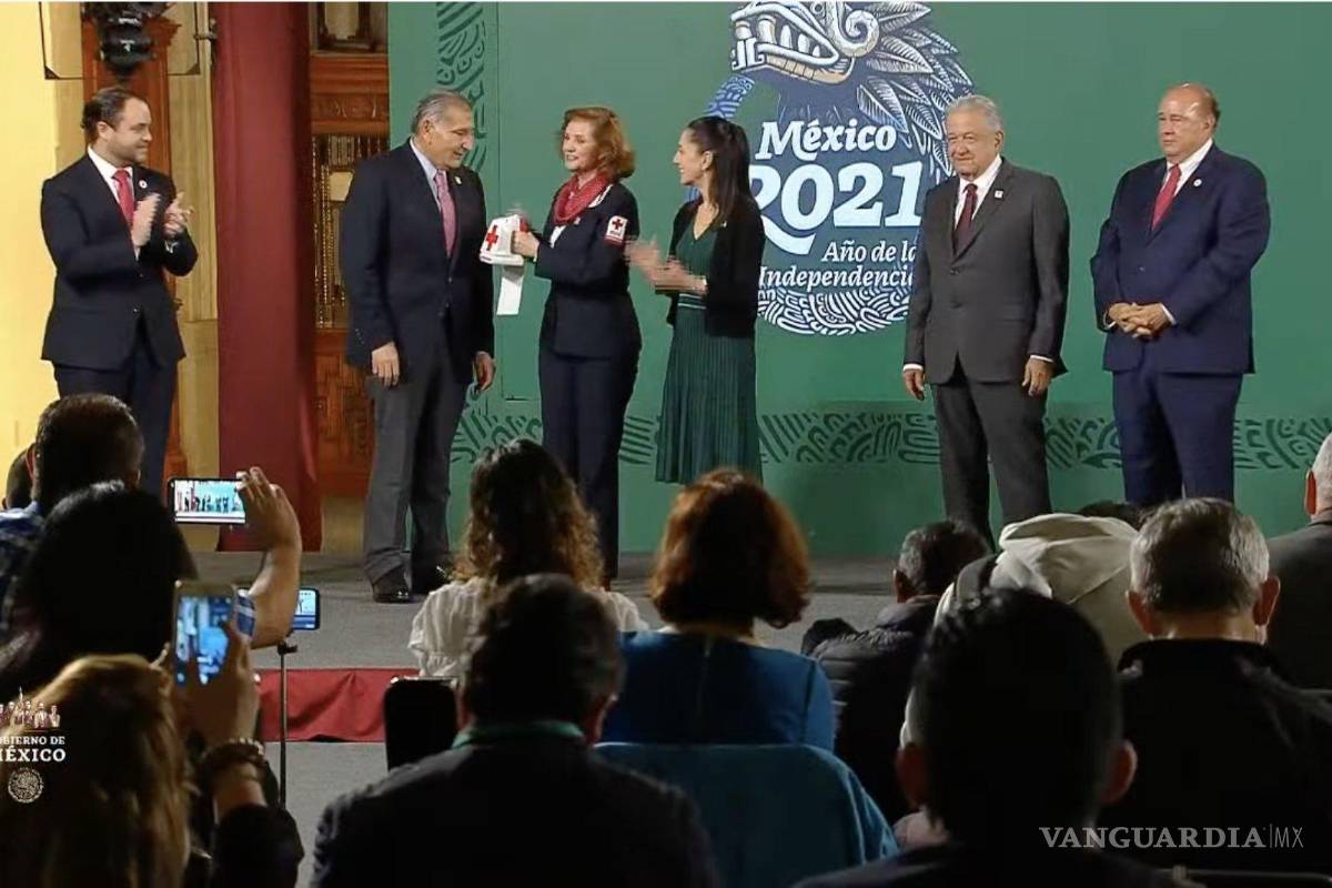 Inicia Colecta Nacional de la Cruz Roja; AMLO es el primero en donar