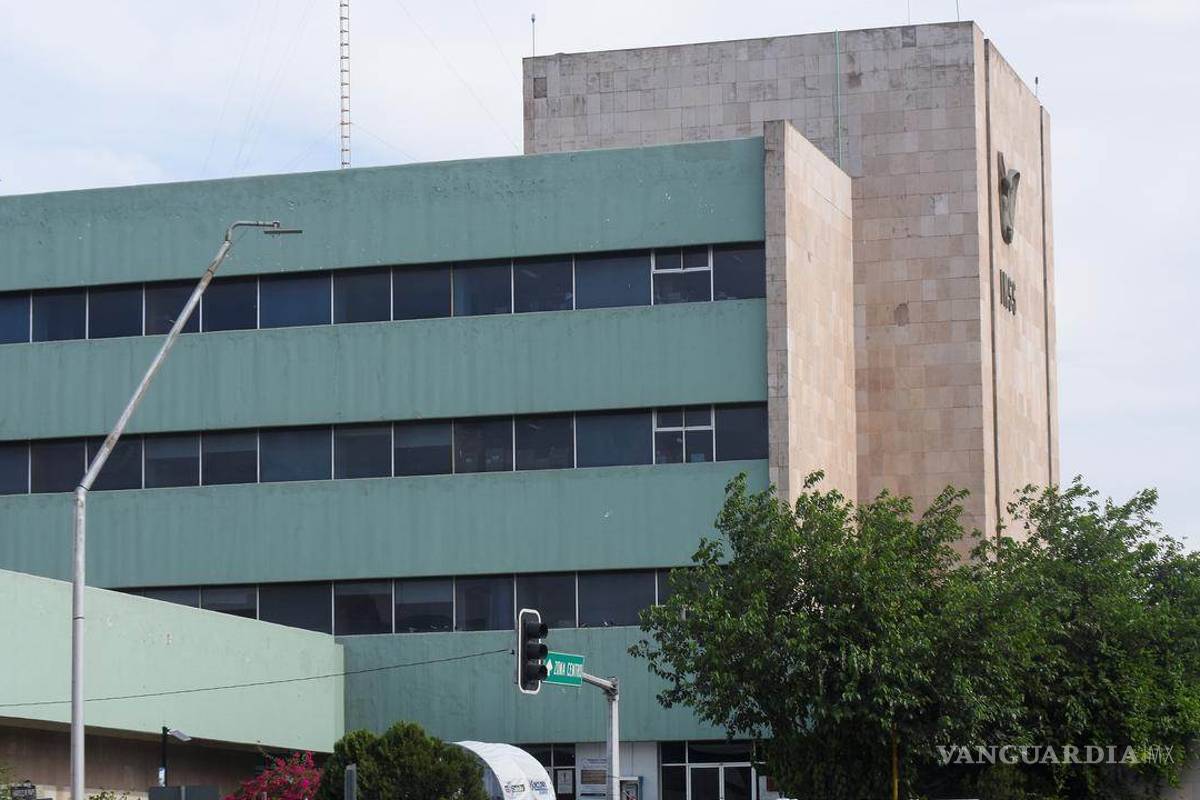 Médico de Monclova perdió a su padre y a su esposa, por el COVID-19