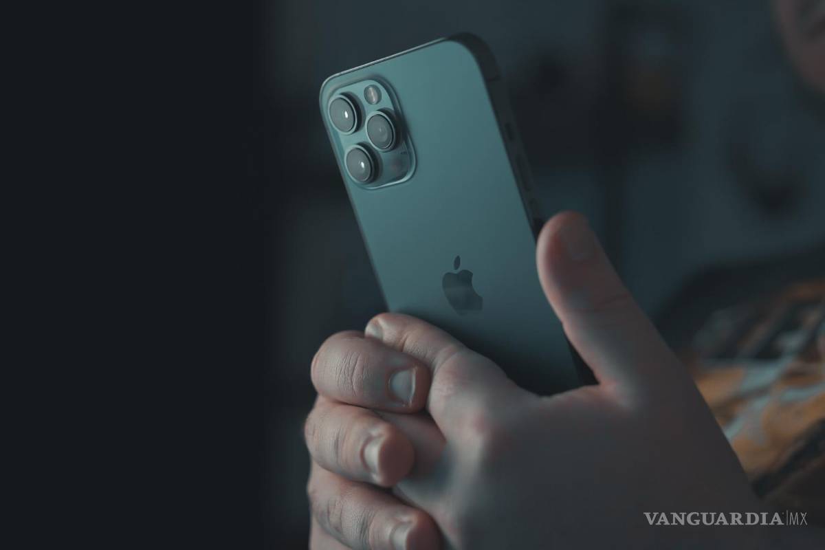 ¿Prohibir los celulares en las escuelas funciona?