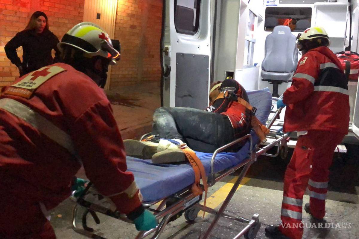 Joven en estado de ebriedad pierde pisada y se abre la cabeza, en la Zona Centro de Saltillo