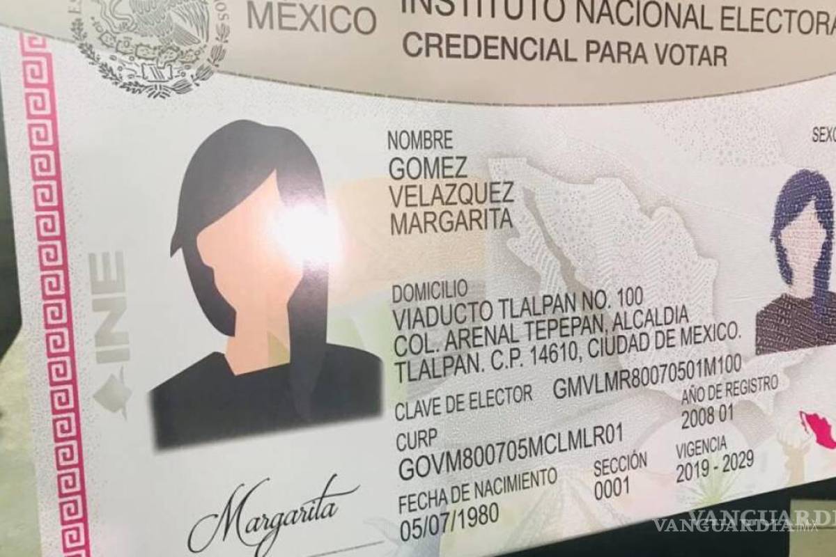 Tardan hasta cuatro horas de fila en oficinas del INE en Saltillo por trámite de identificación