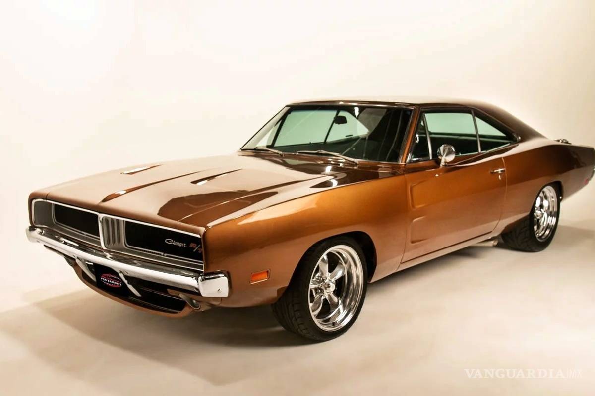 Un Dodge Charger R/T de 1969 con motor 6.2 Hellcat de 717 CV, aunque no lo creas