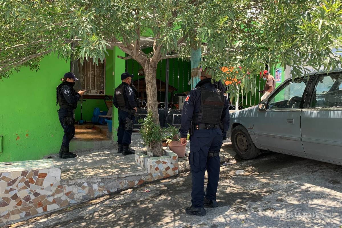 Hombre se ahorca con un cinturón hasta morir, en colonia de Saltillo