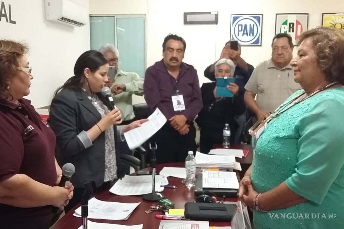 Comerciante de Monclova recibe constancia de mayoría como diputada federal