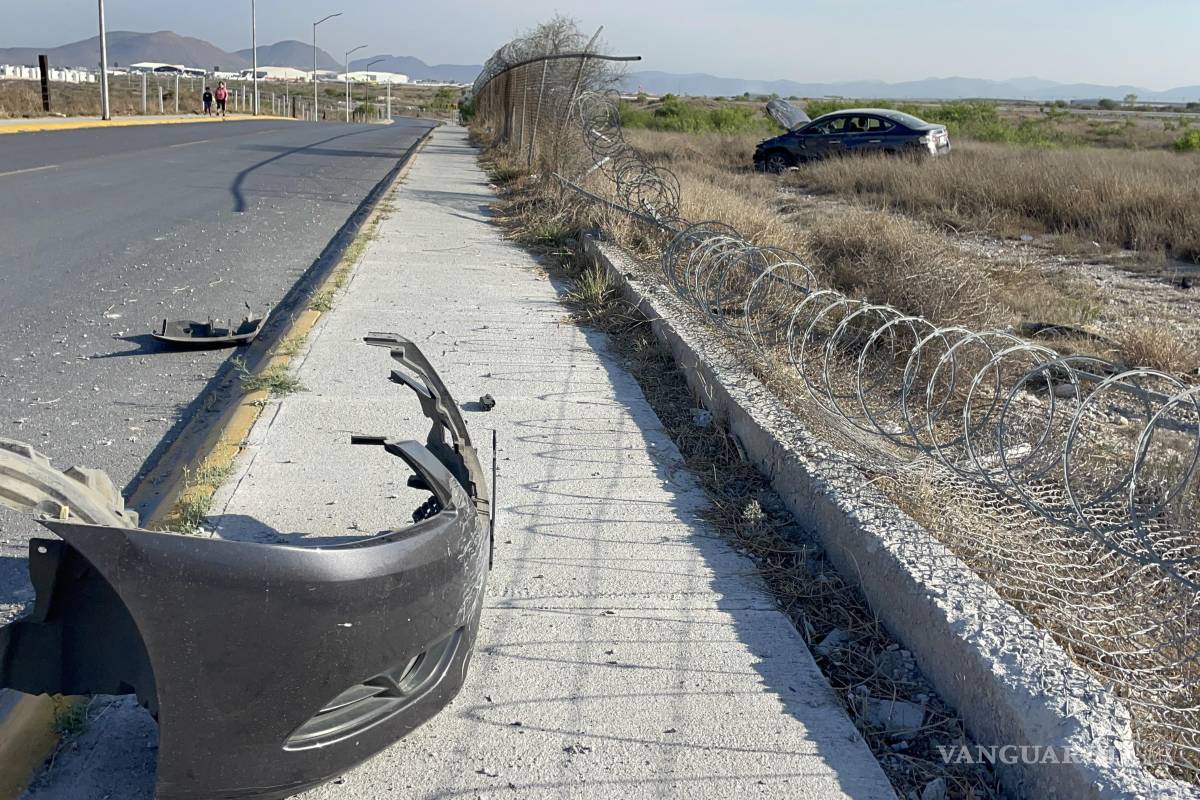 Joven ebrio pierde control de su auto y ‘aterriza’ en el aeropuerto de Ramos Arizpe