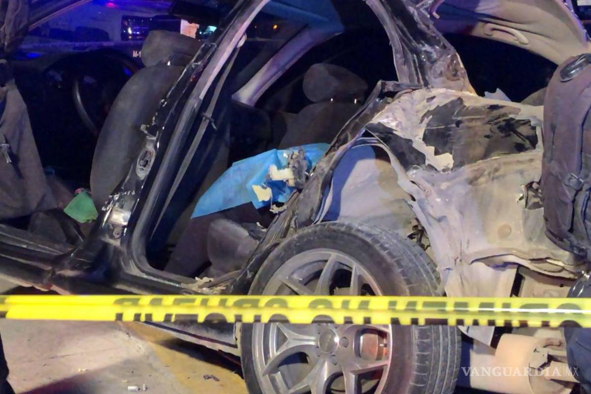 $!Deysi Verónica, la víctima del accidente, es confirmada sin signos vitales por los socorristas.