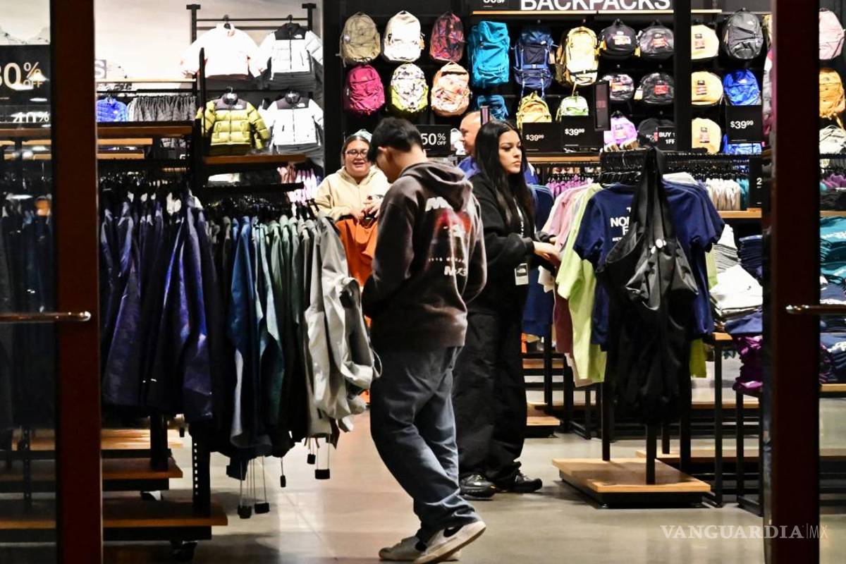 Los aranceles de Trump hacen efecto en la inflación de EU; sube hasta un 2.7%