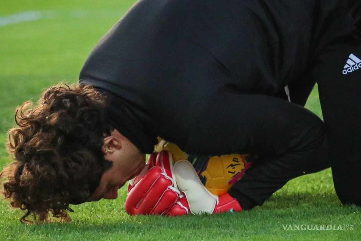 Memo Ochoa y el AVS remontan y empatan al Sporting de Lisboa