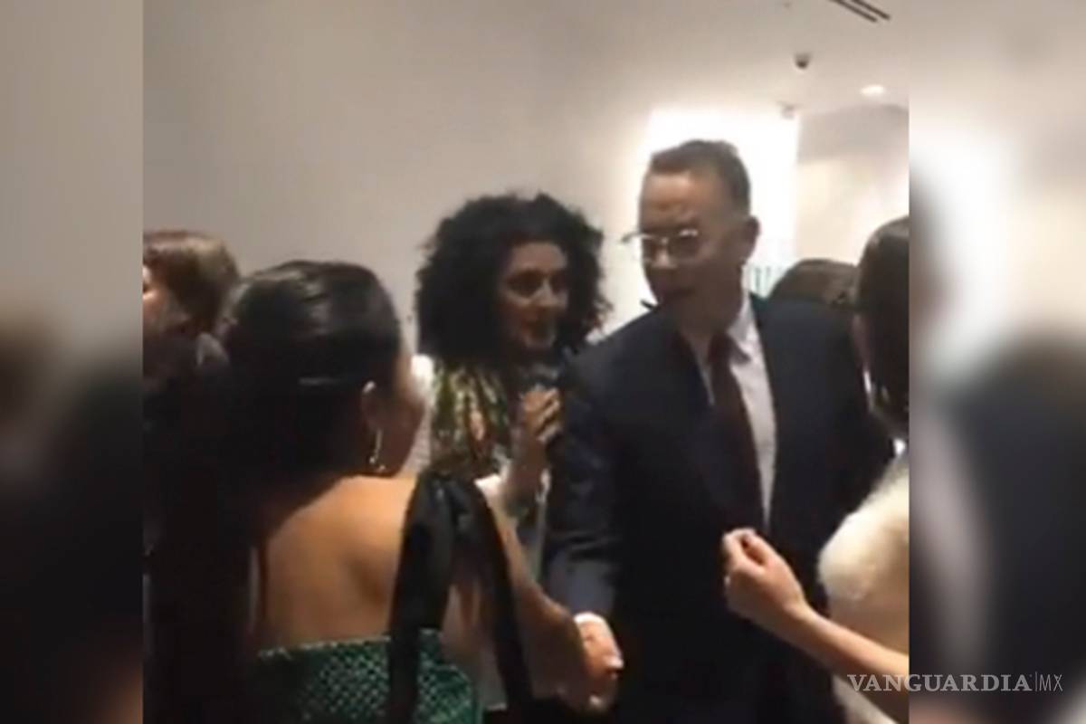Tom Hanks conoce a Yalitza, protagonista de ‘Roma’, y esta fue su reacción