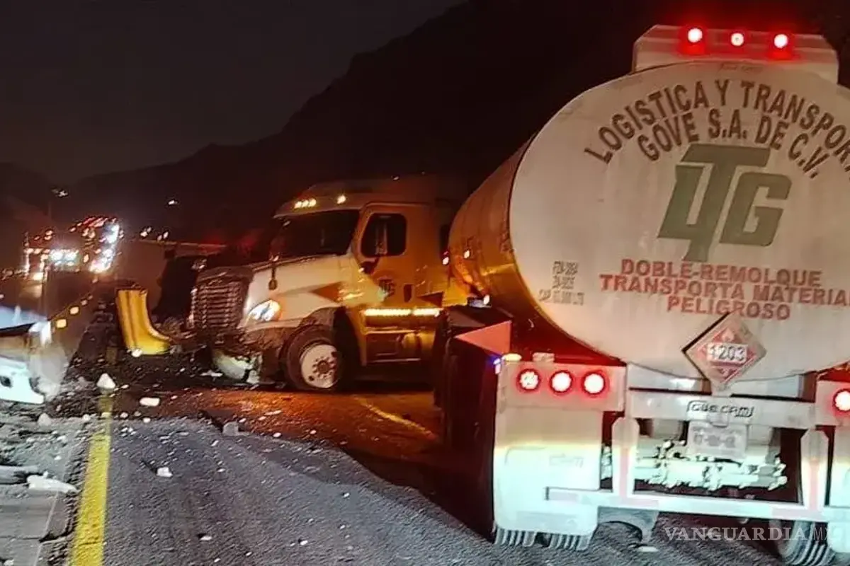Accidente paraliza el tráfico por horas en la Monterrey-Saltillo