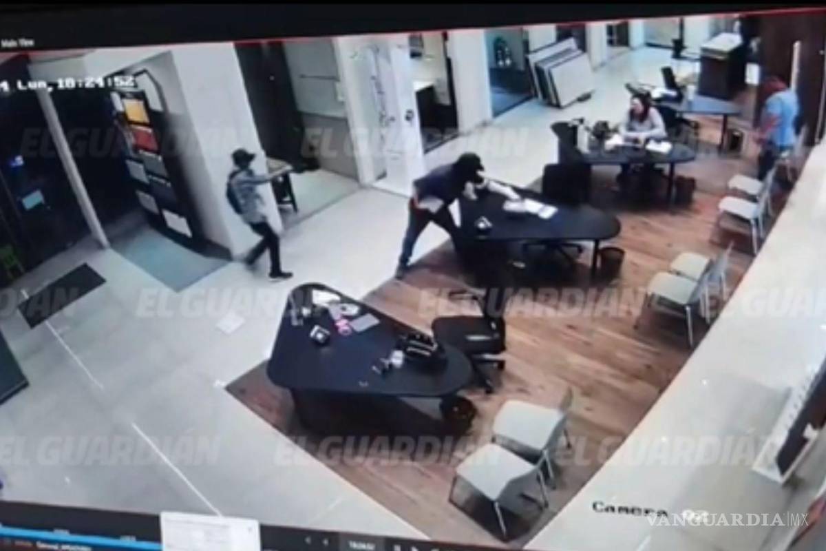 Asaltan tienda con arma blanca y se llevan 28 mil pesos en Monclova; son detenidos a las pocas horas (video)