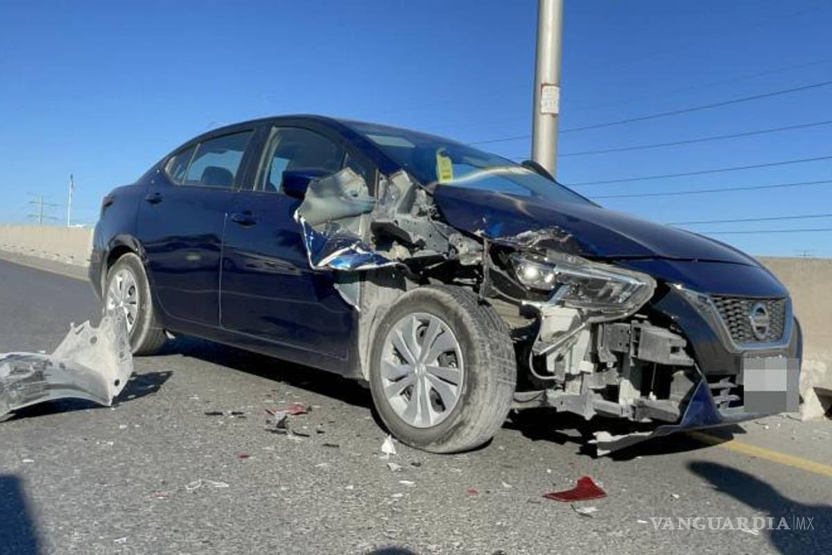 Cambio de carril provoca choque múltiple e involucra cuatro autos al oriente de Saltillo