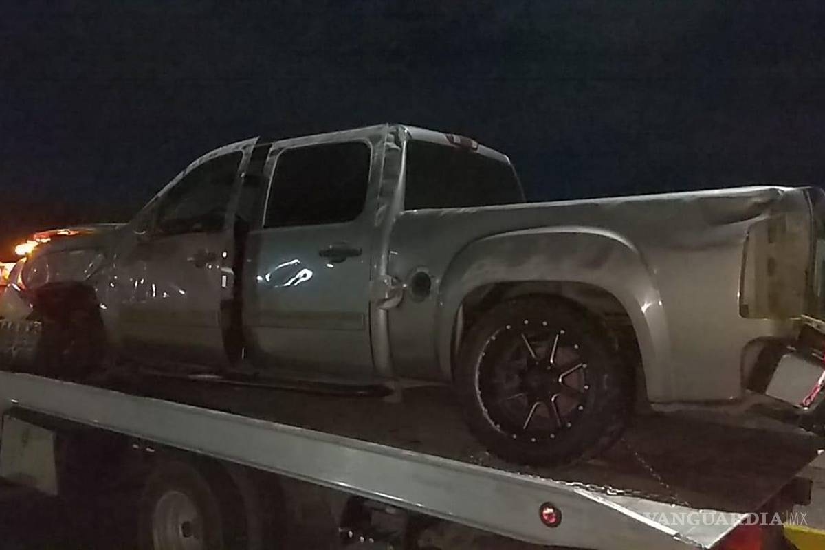 Dos choques en un puente, uno termina volcado en Saltillo