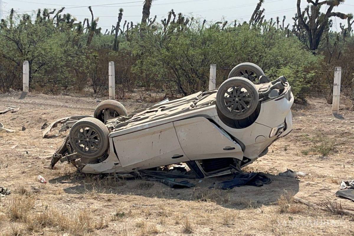 Graves dos jóvenes neoleonés tras volcadura en la Saltillo-Zacatecas