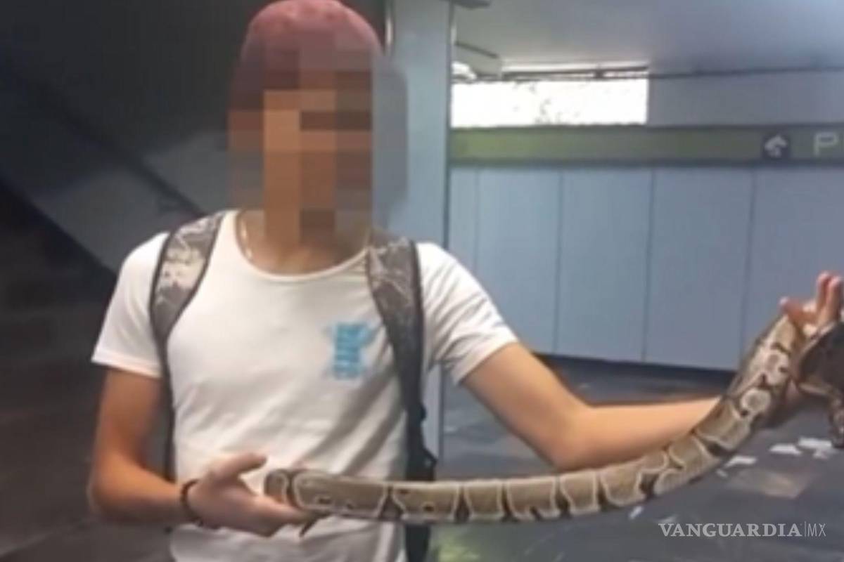 Menor de edad fue detenido por viajar con serpiente sin permiso en el Metro de la CDMX (VIDEO)