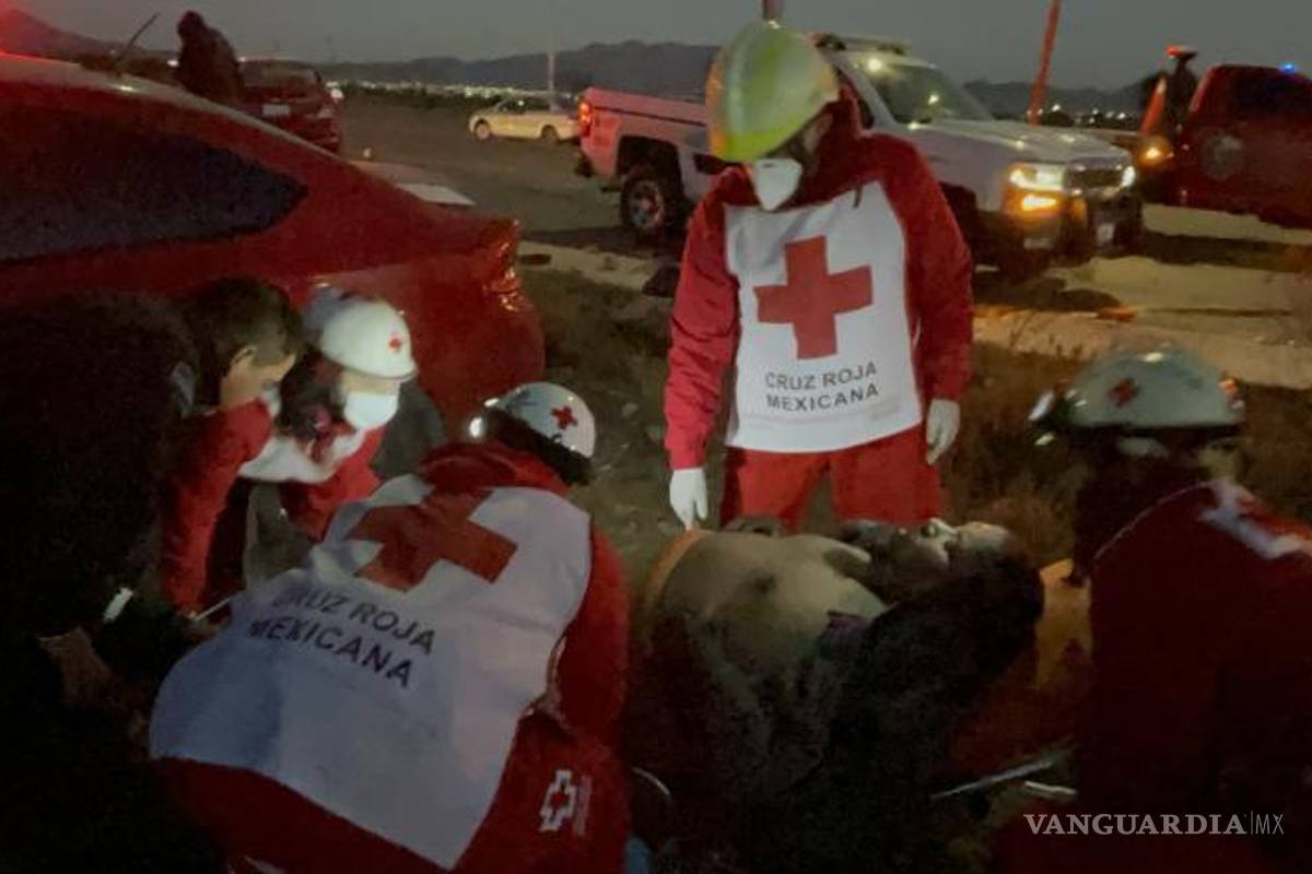 $!Paramédicos de la Cruz Roja atendieron a los lesionados.