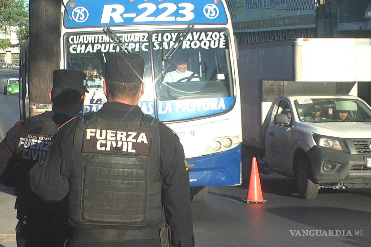 Fuerza Civil realiza operativos en camiones en Monterrey