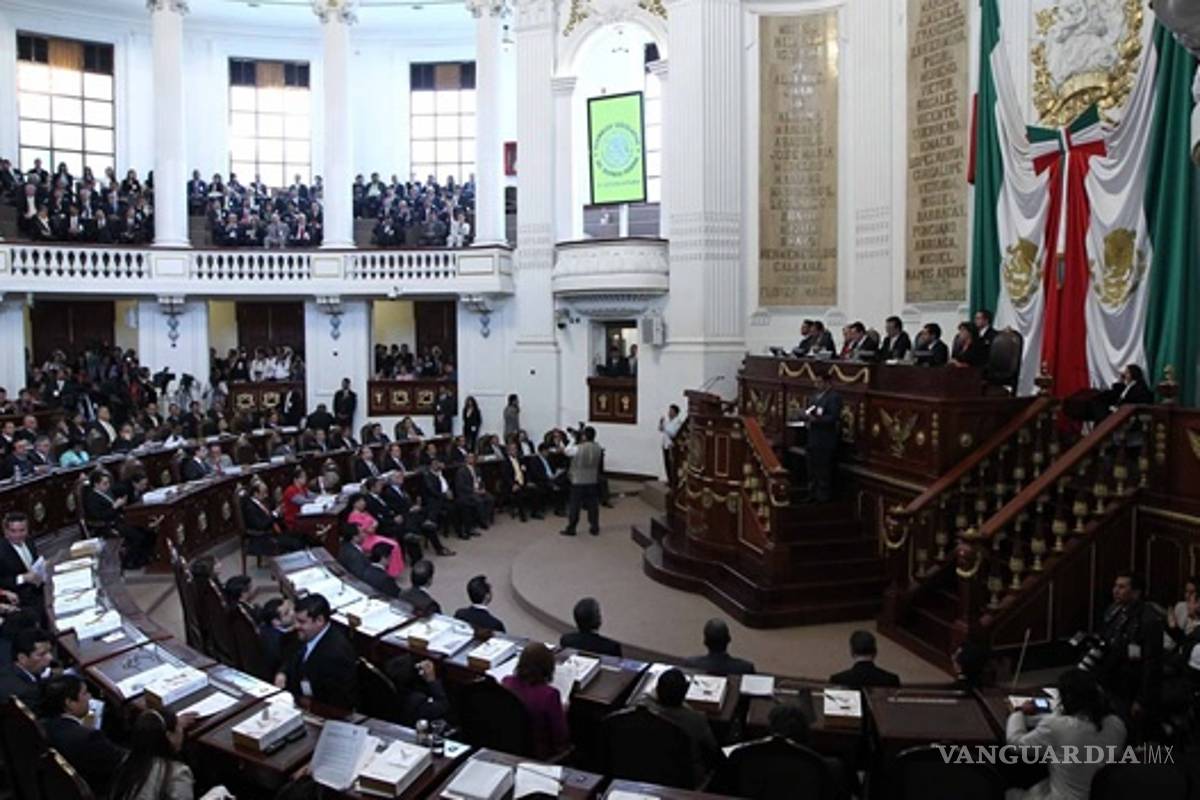 Acusan a diputados de pedir que fondos para el sismo se usen para pants, tenis y chamarras