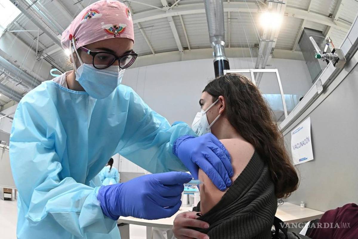 Vacuna contra COVID altera ciclo menstrual, comprueba estudio