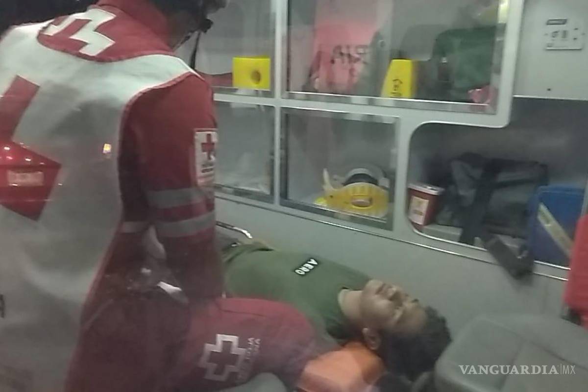 Joven saltillense ‘Salta’ con su auto en bulevar Felipe J. Mery