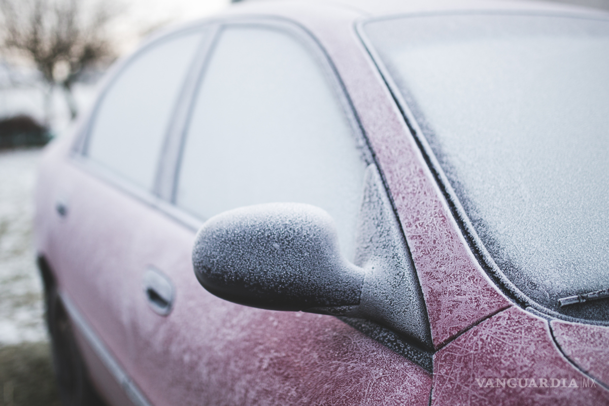 ¡Adiós al hielo en tu parabrisas! Descubre cómo eliminarlo sin dañar tu auto