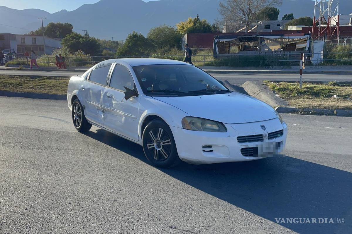 Sol lo ‘ciega’ y choca a familia al sur de Saltillo