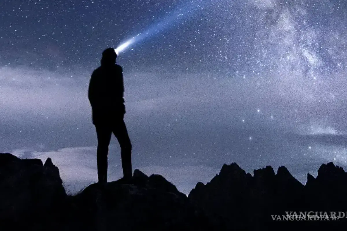 Calendario astronómico de noviembre 2025: Luna de castor, lluvias de meteoros, Cometa Lemmon, superluna...