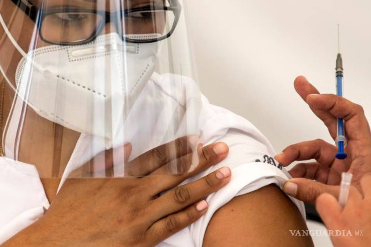 Advierte experta: faltan más ensayos en vacunas, alerta sobre biológicos de Astrazeneca y Sputnik V