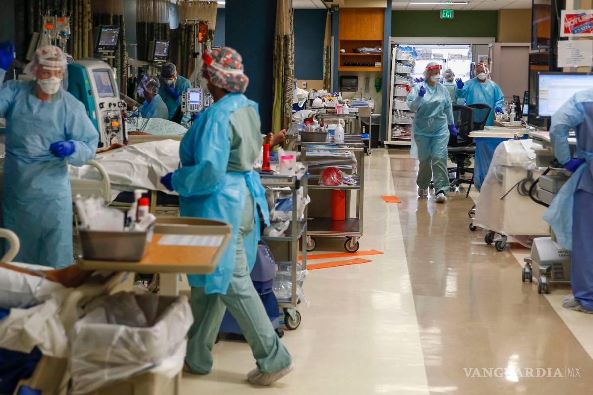 Gobernador de Texas emite orden ejecutiva que restringe el transporte de migrantes por COVID-19